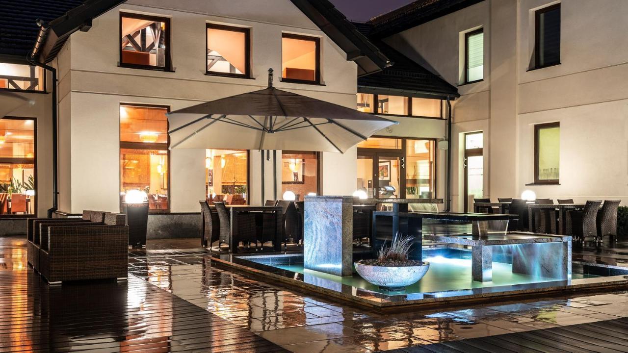 Hotel Amazonka Conference And Spa ชีโคชีแนค ภายนอก รูปภาพ